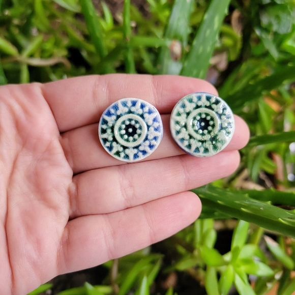 Vintage Tribal Design Wood Painted Stud Earrings - Picture 5 of 6